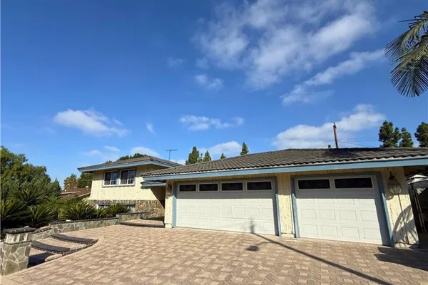 15445 SURREY LN