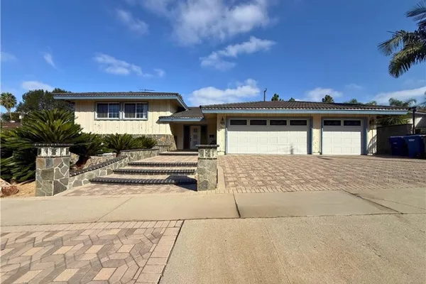 15445 SURREY LN