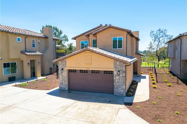 220 OAK HILL DR