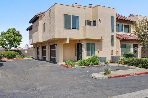 1380 E WASHINGTON AVE 17