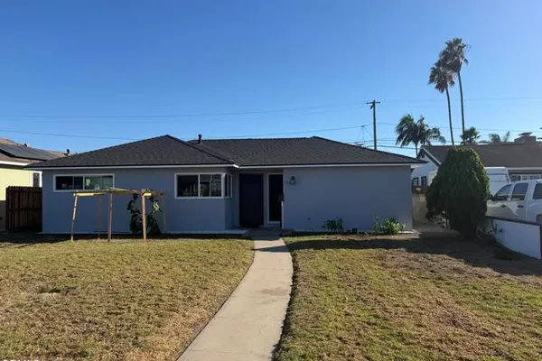 722 W ROBERT AVE