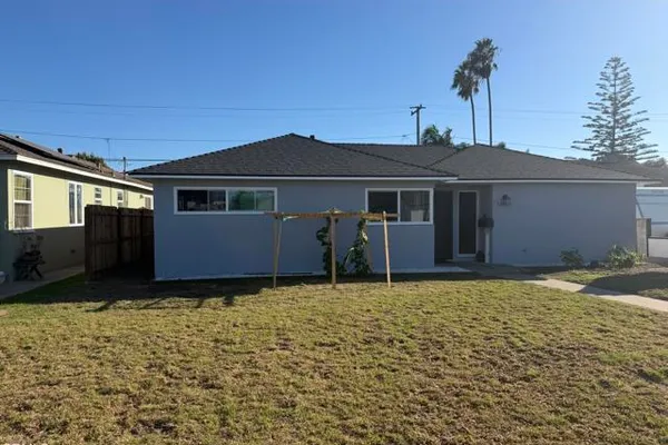 722 W ROBERT AVE