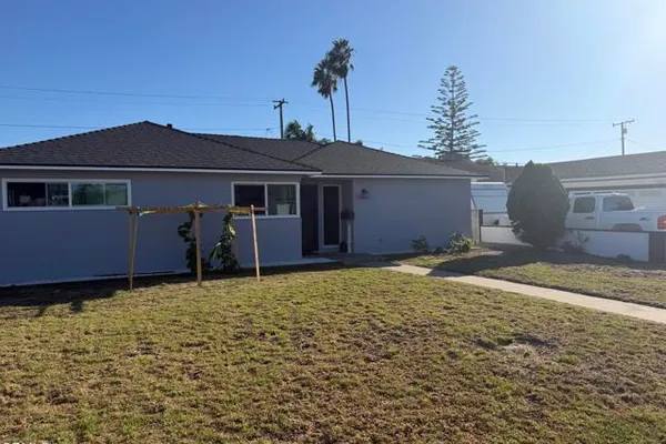 722 W ROBERT AVE