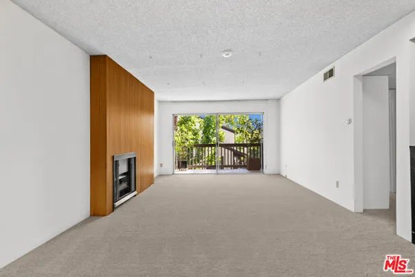 8207 RAINTREE CIR