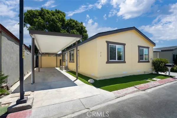 218 LAS BRISAS CIR