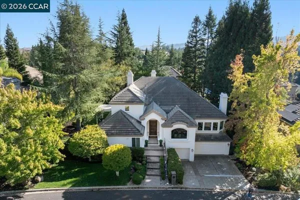 86 ROYAL RIDGE CT