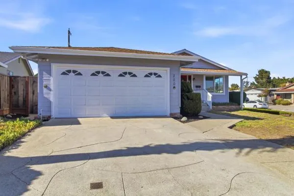 200 FERNWOOD DR