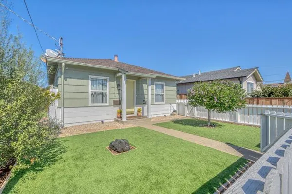 555 ELM AVE