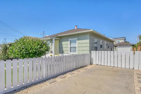 555 ELM AVE