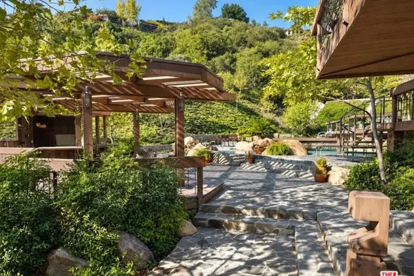 1119 MORAGA DR