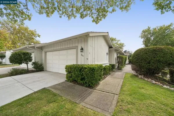 511 ROLLING HILLS LN