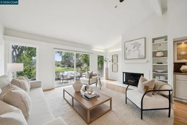 511 ROLLING HILLS LN
