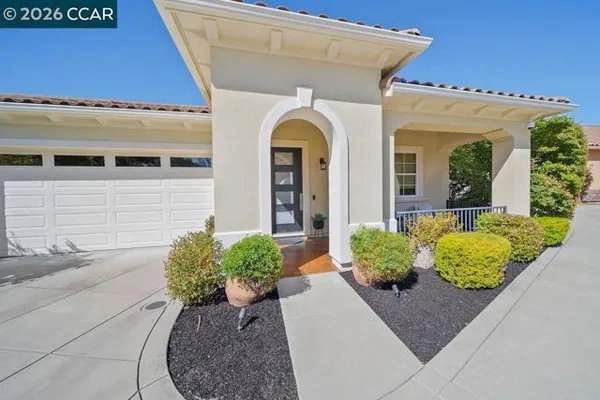24 PROMONTORY PL