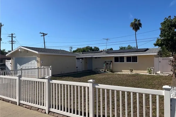 3221 E JANICE ST
