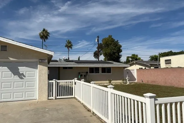 3221 E JANICE ST