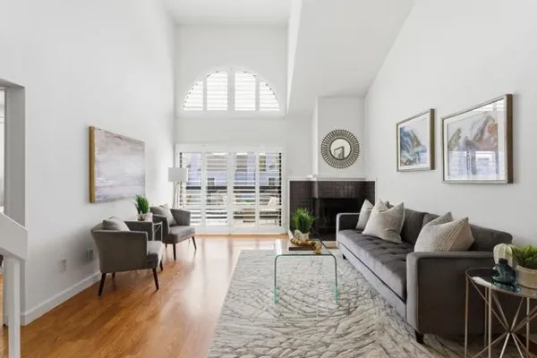 72 CAPE HATTERAS CT 68