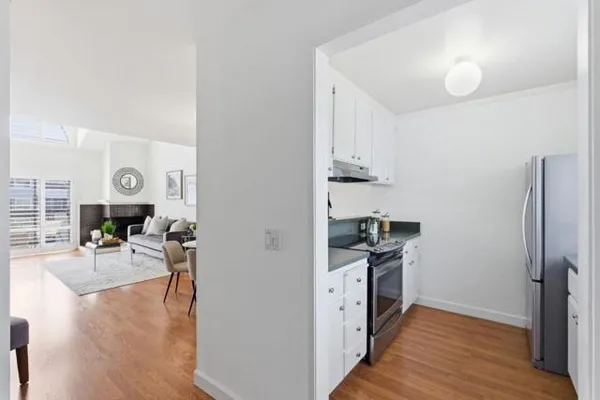 72 CAPE HATTERAS CT 68