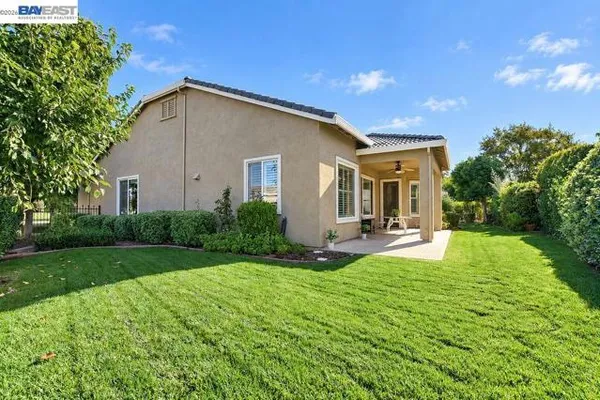 1242 FLORES WAY