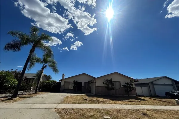 945 SENDERO AVE
