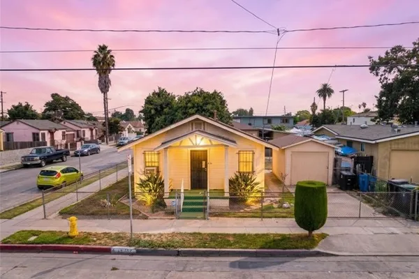 1542 E 83RD