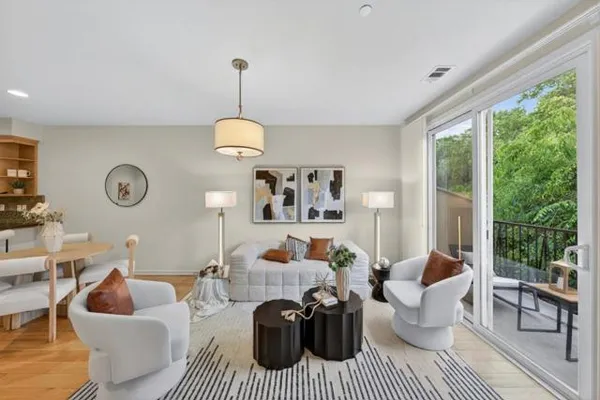 650 ALMADEN WALK LOOP