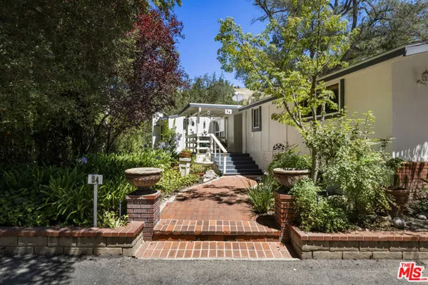 54 ROBIN HOOD PL