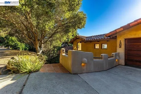 1302 WESTVIEW DR