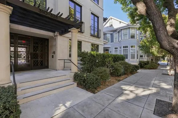 320 BRYANT ST