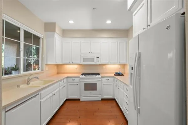 1316 WHITE OAK PL