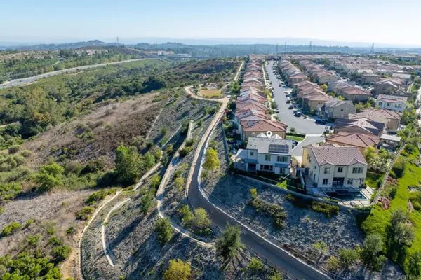 1832 ALISO CANYON DR