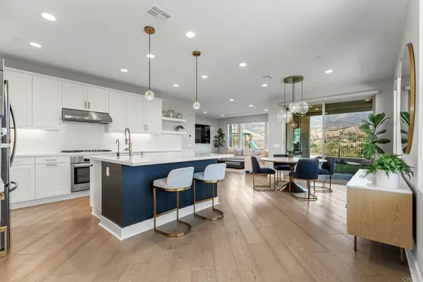 1832 ALISO CANYON DR