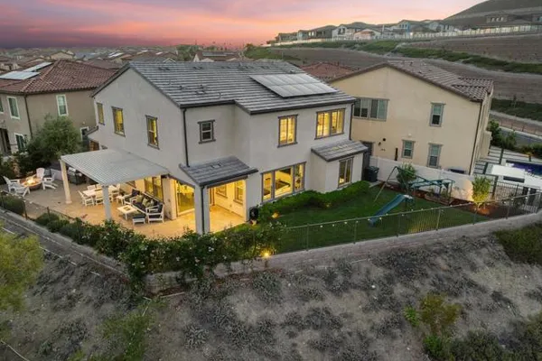 1832 ALISO CANYON DR