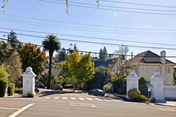 6007 ROCKRIDGE BLVD