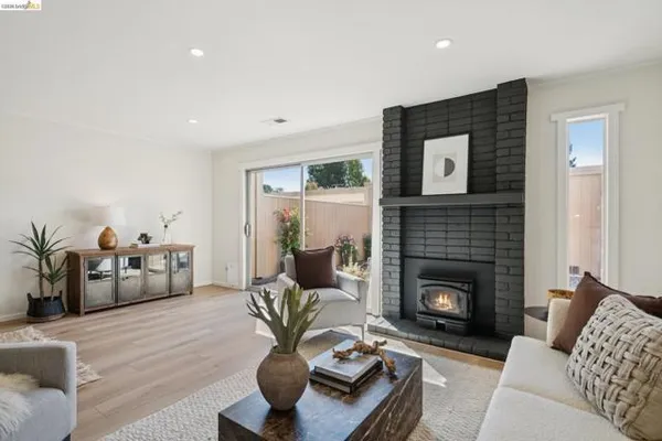 3153 GILBERT LN