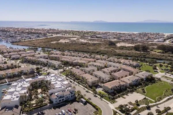 1212 BAYSIDE CIR