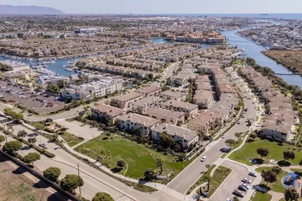 1212 BAYSIDE CIR