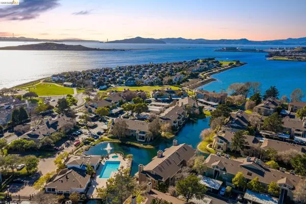 159 LAKESHORE CT