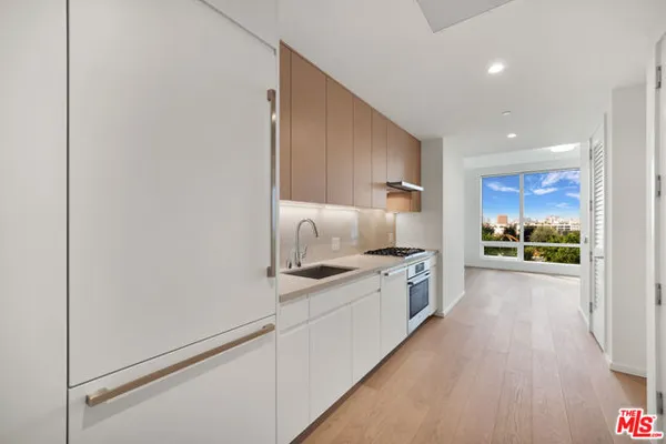 877 FRANCISCO ST 1020