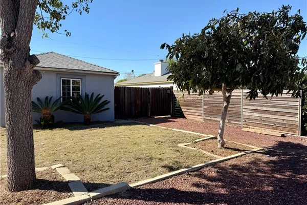 2109 MONROVIA AVE