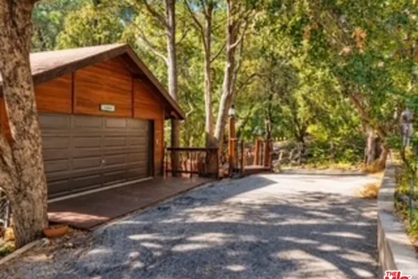 25033 CASCADE DR