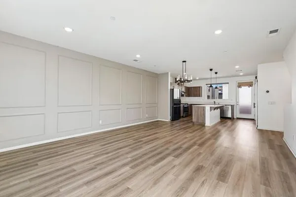 5227 SURFWALK 106