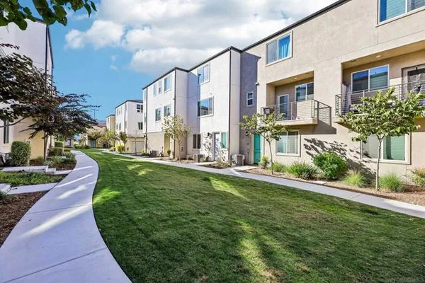 5227 SURFWALK 106