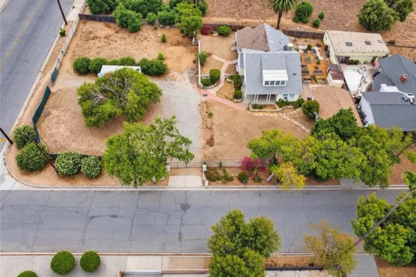 2950 N GOLDEN AVE