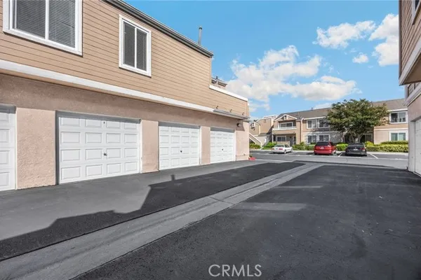 10411 E BRIAR OAKS