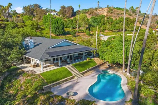 3830 LAKE GARDEN DR