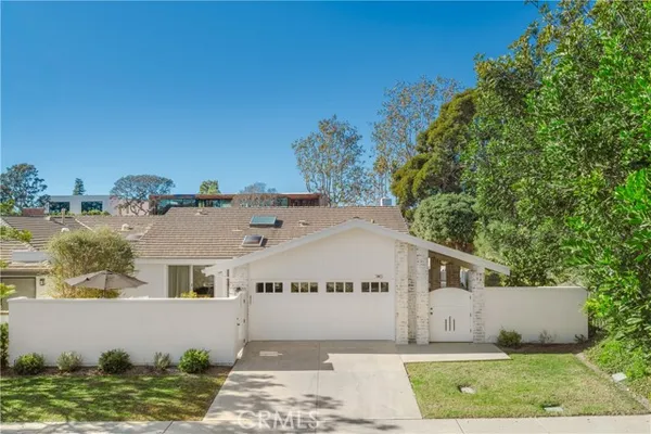 2 MARITIME DR