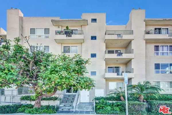 5764 SAN VICENTE BLVD 201