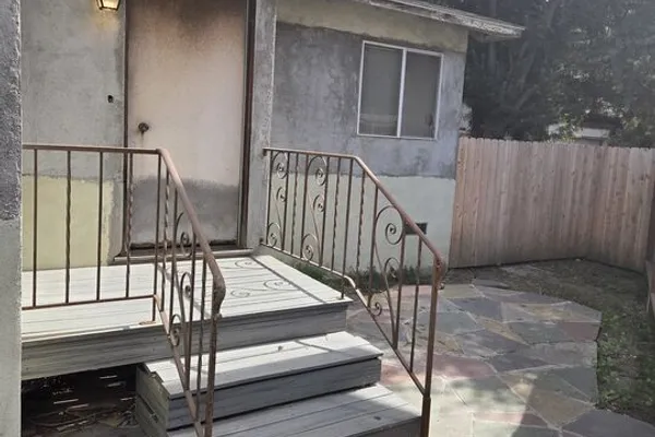 2220 S BUNDY DR