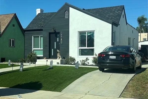 1841 W 70TH