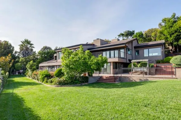 280 ROUND HILL RD